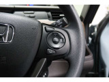 Hondaセンシングの機能のひとつ、アダプティブクルーズコントロール付!アクセルから足を離しても設定したスピードと前車との車間を保ち走行してくれます!車線維持もアシスト☆高速道路で疲労軽減ですね☆