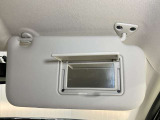 【運転席サンバイザー】鏡が付いているのでメイク直しなどにも便利★