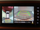 パノラミックビューモニター付きです。車両を上から見たような映像をモニター画面に表示。運転席からの目視では見にくい、車両周辺の状況をリアルタイムでしっかり確認できます。