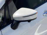 ウィンカードアミラー☆ライトの点滅で対向車、歩行者などに曲がることを知らせることができるので安心・安全につながりますね♪