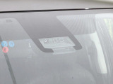 【トヨタセーフティセンス】走行中に前方の車両等を認識し、衝突しそうな時は警報とブレーキで衝突回避と被害軽減をアシスト。より安全にドライブをお楽しみいただけます。