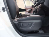 パワーシート搭載。微妙な調整が手軽にでき、ピッタリなポジションで運転することが可能です。