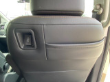 運転席後ろにUSBジャックがあるので2列目でも充電が可能に!!