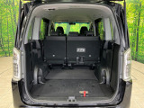 後席を格納すると、これだけの広さが!シーンに合わせたシートアレンジで、大きな荷物も積むことが出来ます♪