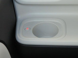 ホッとカップホルダーが運転席・助手席にあります。ホットドリンクをちょうど良い温度でキープしてくれる保温機能付で嬉しいです。