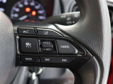 アダプティブクルーズコントロール機能付きです。走行中に先行車の様子を検知しながら、設定した車速の範囲内で先行車との距離のキープを支援します。詳細は販売店スタッフまでおたずねください。