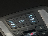 【パワーバックドア】スマートキーや運転席のボタンを押すだけでリアゲートが自動で開閉します!荷物を持っている時や、高い位置にあるバックドアを閉める際に便利な機能です♪