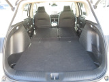 後部座席を収納するとご覧のとおり!大容量の荷室が完成です!