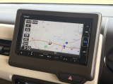 インテリアに馴染む純正ナビがついております。Honda自慢のインターナビは渋滞情報だけでなく天気情報、災害情報、安否情報など多彩な情報をご提供するHonda独自の「通信型ナビ」となっております。