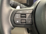 ステアリングにオーディオ操作スイッチが付いています。オーディオ画面に直接タッチしなくても操作が出来ますので、運転に集中できます。