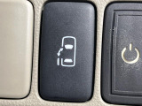 【パワースライドドア】スマートキーや運転席のスイッチでスライドドアの開閉が可能♪電動だから力を入れてドアを開ける必要が無く、小さいお子様でも、重い荷物を持っている時もラクに開け閉めできます♪