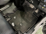 嬉しい純正フロアマット付き♪ 状態も良好です(^^♪
