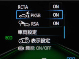 サポカーSとは、緊急ブレーキに加えて、高齢者に多いと言われている踏み間違い事故防止をサポートする機能です。詳しくは販売店スタッフまでお尋ね下さい。