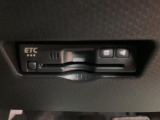 ETCを装備しています☆有料道路の料金所をノンストップで通過できてとても便利です☆高速道路のETC割引なども使えるのであるに越したことはない機能です!