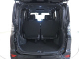 開口部の広いラゲージスペースは、ゴルフバックなどの荷物もラクラク積み込めます。