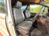 運転席シート廻りは使用感も少なく、良好な状態となっています。丁寧に使われていたことがよくわかりますね。