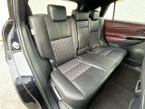 後部座席も気になるようなキズ・汚れやへたり等、大きなダメージはなく、良好な状態です。