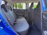 【 セカンドシート 】2列目も広々お乗りいただけます。 //