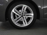 アウディ認定中古車は1年間、走行距離無制限の認定中古車保証が無償で付帯されます。