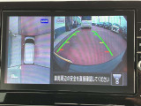 アラウンドビューモニターまるで車を真上から映したような映像で、前後左右の感覚が分かります♪車庫入れや駐車時に大活躍の機能です。