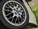 【純正16インチアルミホイール】外観にマッチした純正アルミホイールを装着しております。各種社外アルミホイールや、スタッドレスタイヤも取扱いしております。是非ご相談ください♪