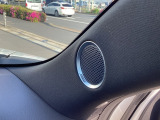 BOSEオーディオシステム装備です!走行中のエンジンやロードノイズで聞こえにくくなる音域をBOSEが補正して、快適な音響空間を提供します!