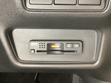 ハンドルの右下にETCがついています。高速道路の料金所の通過も楽々です!。 カードの取り出しもしやすい場所についています。