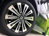 【純正17インチアルミホイール】外観にマッチした純正アルミホイールを装着しております。各種社外アルミホイールや、スタッドレスタイヤも取扱いしております。是非ご相談ください♪