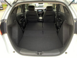 さらに後部座席を倒せば広く多くの荷物を乗せることができます♪