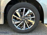 純正アルミホイール付ですので足回りもオシャレです!!