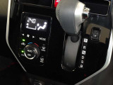 車内を快適に、オートエアコンを装備しています。