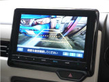 【バックカメラ】駐車が苦手な方でも安心してお乗りいただけます。リバース連動で画面が切り替わるのでとっても便利です。