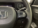ステアリング右手側に安全運転支援機能のホンダセンシングをコントロールするスイッチ、左手側にオーディオ関連のコントロールスイッチを配置、視線を逸らすことなく運転に集中できます