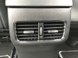 後部座席にもエアコン吹き出し口がしっかり装備されています。