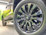 【純正18インチアルミホイール】外観にマッチした純正アルミホイールを装着しております。各種社外アルミホイールや、スタッドレスタイヤも取扱いしております。是非ご相談ください♪