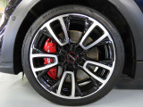 18インチアロイホイール・JCWサーキットスポーク2トーンが採用されております。
