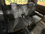 3列目シートはもちろん状態良好☆大人でもゆったりと座って頂けますので、大人数でのお出かけもラクラクです♪ご家族で、気の知れた仲間で、ドライブに行くのが楽しみですね♪