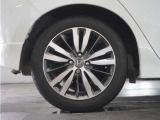アルミホイール装着車です!これで足元まわりもおしゃれにきまります!