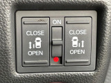 【両側パワースライドドア】スマートキーや運転席のスイッチで後席両側スライドドアの開閉が可能♪電動だから力を入れてドアを開ける必要が無く、小さなお子様でも簡単に開け閉めでき快適です♪