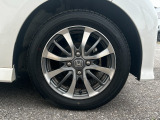純正アルミホイール付きで足元もオシャレです♪ オシャレは足元から♪
