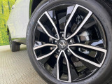 【純正18インチアルミホイール】外観にマッチした純正アルミホイールを装着しております。各種社外アルミホイールや、スタッドレスタイヤも取扱いしております。是非ご相談ください♪