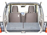 簡単に収納できる後部座席!大空間が出現します!シートアレンジが多彩な点も特徴です!レジャー用品も積み込めます!