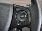 ◆アダプティブクルーズコントロール◆予め設定した車速内でクルマが自動的に加減速。前走車との適切な車間距離を維持しながら追従走行します。【LKAS】車線維持支援システムでステアリング操作を支援。
