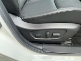 運転席・助手席パワーシート(運転席:スライド、リクライニング、リフター、ランバーサポート/助手席:スライド、リクライニング)が付いています。