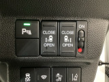 【両側パワースライドドア】両側がパワースライドドアになっており、運転席のスイッチやスマートキーでも開閉が可能です!開口部も広いので乗り降りも楽々♪
