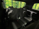 3列目シートはもちろん状態良好☆大人でもゆったりと座って頂けますので、大人数でのお出かけもラクラクです♪ご家族で、気の知れた仲間で、ドライブに行くのが楽しみですね♪