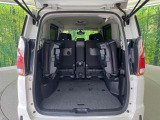 普段のお買い物や通勤、送迎等に十分な荷室スペースを確保しております。3列目を倒すと、大きな荷物の積載も可能です♪