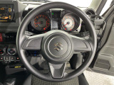 【ステアリング】軽い力で扱いやすいハンドルです。目立つ傷やスレなどなく綺麗な状態です!除菌プランいれていただくとさらに快適に!清潔なお車はお子様にも安心ですね!
