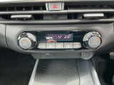 車内の温度管理がワンタッチで簡単に出来るのがオートエアコンです。これでいつでも快適ドライブが出来ますね!