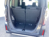 コンパクトボディーなのに、荷室はこんなに広々!たくさん荷物が積めますよ。日常からお出かけまで、さまざまなシーンにあわせて変化する多彩なシートアレンジ。